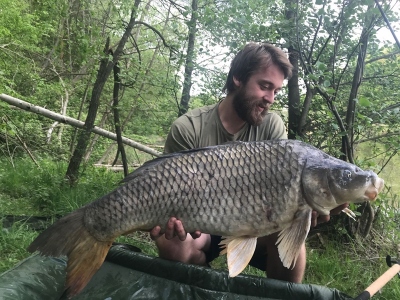 Hynek a jeho ndhern kapr ern jak uhel 14kg super gratulace